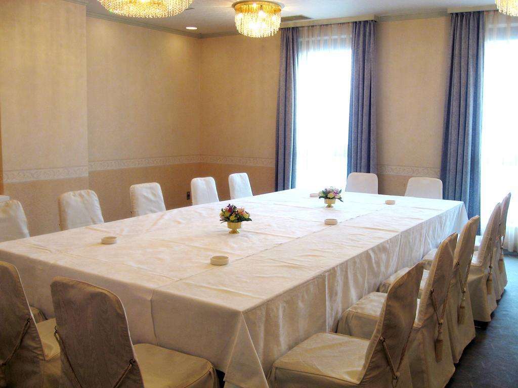 Hotel Crown Palais Kofu Buitenkant foto